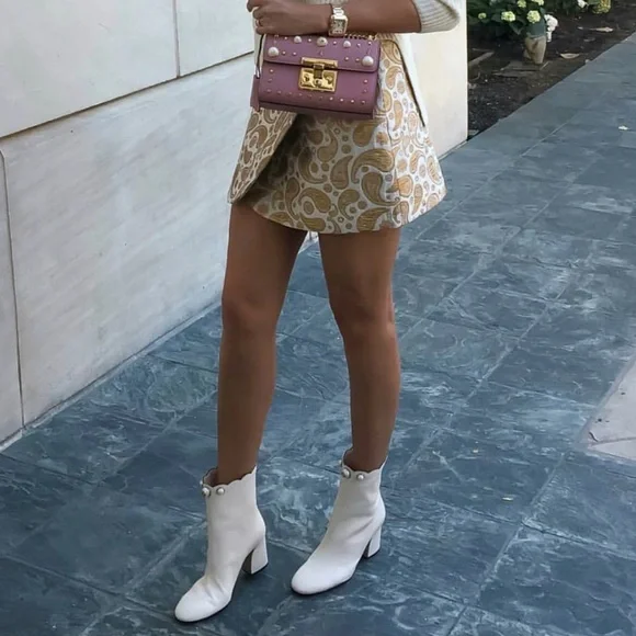 GUCCI Pearl Button Scalloped Ankle Boots Lambskin Leather Ivory 37 NWT - Picture 2 of 11